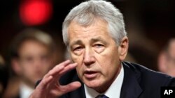 Mantan Senator Chuk Hagel menjawab berbagai pertanyaan panel Senat AS pada sidang pengukuhan nominasinya sebagai Menteri Pertahanan AS di Gedung Capitol hari Kamis (31/1). 