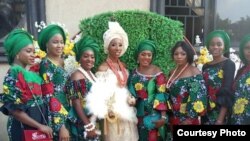 Fifi Egbebu (tengah) di hari pernikahannya tanpa kehadiran pengantin pria (dok: Fifi Egbebu)