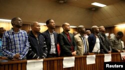 Huit policiers sud-africains condamnés pour le meurtre, le 11 novembre 2015. (REUTERS/Siphiwe Sibeko)