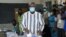 Le président et candidat à la présidentielle du Burkina Faso, Roch Marc Christian Kaboré, a voté dans un bureau de vote à Ouagadougou le 22 novembre 2020, lors des élections présidentielles et législatives du Burkina Faso.