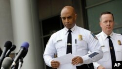 Komesar baltimorske policije Entoni Bets na početku današnje konferencije za novinare, na kojoj je objavio da jsu rezultati istrage smrti Fredija Greja predati kancelariji državnog tužioca