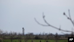 កងទ័ព​ក្រិក​​យាមល្បាត​ក្បែរ​​ព្រំដតួកគី​ក្រិក​ក្នុង​ភូមិ Kastanies តំបន់ Evros កាលពី​ថ្ងៃអង្គារ​ ទី​១០ មីនា ឆ្នាំ២០២០។