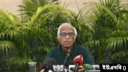 একনেক মিটিং শেষে সাংবাদিকদের সঙ্গে আলাপকালে শিক্ষা উপদেষ্টা ড. ওয়াহিদউদ্দিন মাহমুদ। ২ ফেব্রুয়ারি, ২০২৫।