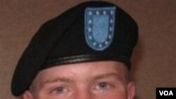 Informan WikiLeaks, Bradley Manning, yang kini meringkuk dalam tahanan marinir di Quantico, Virginia.