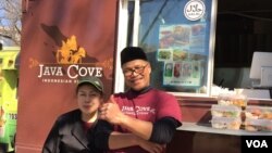 Dewi dan Andre Masfar, pemilik "Java Cove Indonesian Kitchen" food truck di Washington, D.C (dok: VOA)