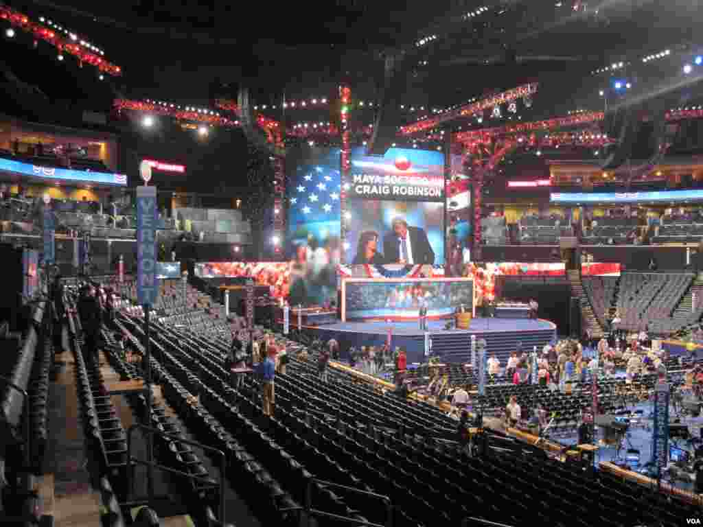 Le Time Warner Arena a Charlotte, site de la Convention 2012 des democrates.&nbsp;&nbsp;(N. Pinault/VOA)