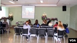 The congregation gathers to worship in northern Jakarta. (K. Varagur/VOA)
