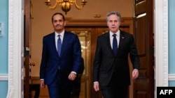 انتونی بلینکن، وزیر خارجهٔ ایالات متحده و محمد بن عبد الرحمان آل ثانی، صدر اعظم قطر