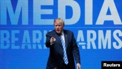 លោក​ប្រធានាធិបតី ដូណាល់ ត្រាំ ថ្លែង​នៅ​សន្និសីទ National Rifle Association នៅ​ក្នុង​ក្រុង Dallas កាលពី​ថ្ងៃទី៤ ខែឧសភា ឆ្នាំ២០១៨។