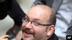 Jason Rezaian, koresponden Washington Post berkewarganegaraan ganda Iran-Amerika, saat menghadiri kampanye presiden Hassan Rouhani di Teheran, 11 April 2013.