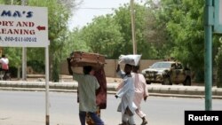 'Yan gudun hijira kusa da Maiduguri, Mayu 14, 2015.