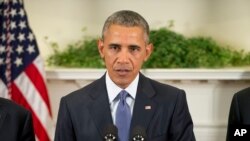 ប្រធានាធិបតី​បារ៉ាក់ អូបាម៉ា​និយាយ​នៅ​ក្នុង​បន្ទប់ Roosevelt Room នៃ​សេតវិមាន​នៅ​រដ្ឋធានី​វ៉ាស៊ីនតោន​នា​ថ្ងៃ​ទី​១៥ ខែ​តុលា ឆ្នាំ​២០១៥។