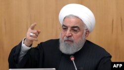 Gambar selebaran yang disediakan oleh kepresidenan Iran menunjukkan Presiden Republik Islam Hassan Rouhani sedang memimpin rapat kabinet di Teheran pada 15 Januari 2020. (Foto: AFP)