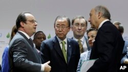 Shugaban Faransa (a dama) Francois Hollande da sauran shugababbin duniya