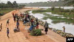 Le long de la rivière de Niamey, le 21 décembre 2017.