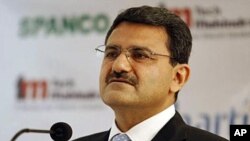 លោក​ ម៉ាណុច​ ខុលី​ (Manoj Kohli)​ ជា​នាយក​ប្រតិបត្តិ​នៃ​ក្រុមហ៊ុន​ទូរគមនាគមន៍​ឥណ្ឌា​ បាទី​ អ៊ែរតេល​ (Bharti Airtel)​ នៅ​ក្នុង​សន្និសីទ​កាសែត​ នៅ​ទីក្រុង​ឡាហ្កូស​ (Lagos)​ ប្រទេស​នីហ្សេរីយ៉ា​ ( Nigeria)។