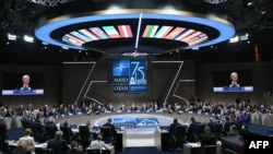 在美国首都华盛顿沃尔特·E·华盛顿会议中心举行的北约75周年峰会上，北约成员国举行首脑会晤。(2024年7月10日)