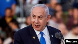 Perdana Menteri Israel Benjamin Netanyahu berbicara dalam sebuah acara yang digelar di dekat Mitzpe Ramon, pada 31 Oktober 2024. (Foto: Reuters/Amir Cohen)