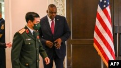 AQSh va Xitoy mudofaa vazirlarining Singapurdagi uchrashuvi