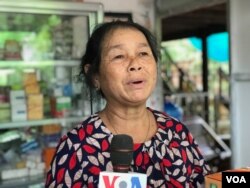 អ្នក​ស្រី ពៅ​ គឹមលាង​ រំពឹង​ថា​ ពលរដ្ឋ​នៅ​ឃុំ​ព្រះ​ដាក់​ ខេត្តសៀមរាប​ នឹង​ទទួល​បាន​ការ​ភ្ជាប់​ទឹកស្អាត​ ក្រោយ​ការ​បោះ​ឆ្នោត​ក្រុម​ប្រឹក្សា​ឃុំ​សង្កាត់​ ថ្ងៃទី​៥ ខែ មិថុនា​ ឆ្នាំ​២០២២។ (ហ៊ុល រស្មី/វីអូអេ)