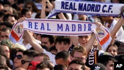 Magoya bayan Real Madrid suna murnar lashe wasan karshe na gasar Champions League