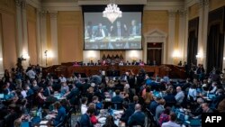 រូប​ពី​វីដេអូ​បង្ហាញ​អតីត​រដ្ឋមន្ត្រី​ក្រសួង​យុត្តិធម៌​អាមេរិក​លោក William Barr ថ្លែង​ទៅ​កាន់​គណៈកម្មាធិការ​​ពិសេស​រដ្ឋសភា​អាមេរិក​ដែល​ស៊ើប​អង្កេត​ករណី​​កុបកម្ម​​ថ្ងៃ​៦ មករា ២០២១ កំពុង​​ធ្វើ​សវនាការ​ផ្តល់​សក្ខីកម្ម​កាល​ពី​ថ្ងៃ​ទី​១៣ ខែ​មិថុនា ឆ្នាំ​២០២២។ 