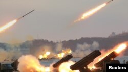 북한이 지난 2016년 3월 방사포 부대 사격훈련을 실시했다며 관영 매체를 통해 공개한 장면. (자료사진)