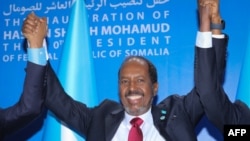 Rais wa Somalia Hassan Sheikh Mohamud akisherekea ushindi wake kama rais wa 10 wa Somalia, mjini Mogadishu June 9, 2022. PICHA: AFP