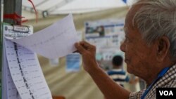 កម្រងរូបភាព៖ ពលរដ្ឋនៅភ្នំពេញត្រៀមចេញបោះឆ្នោត ខណៈមណ្ឌលបោះឆ្នោតរៀបចំបើកដំណើរការនៅថ្ងៃស្អែក