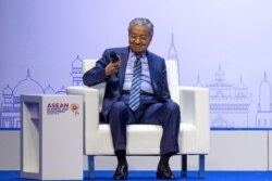 FILE -Malaysia Prime Minister Mahathir Mohamad participates in ASEAN Business and Investment Summit in Nonthaburi, Thailand, Nov. 2, 2019.