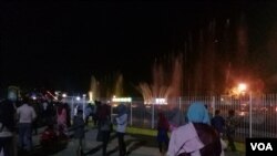 Warga Poso di lapangan Sintuwu Maroso merayakan pergantian tahun 2018 ke 2019. (Foto: VOA/Yoanes Litha)