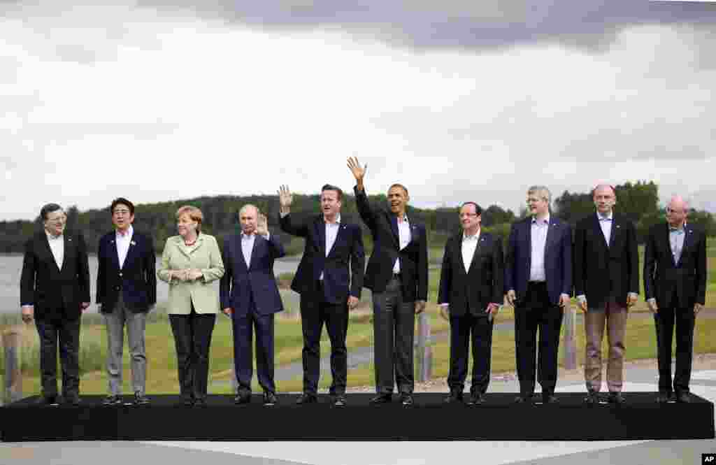 G8 leaders pose for a group photo at the G8 summit at the Lough Erne golf resort in Enniskillen, Northern Ireland, June 18, 2013. 