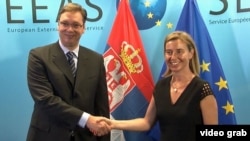 Arhiva - Tadašnji prremijer Srbije Aleksandar Vučić i visoka predstavnica EU za spoljnu politiku i bezbednost Federika Mogerini