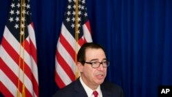 Menteri Keuangan AS Steven Mnuchin berbicara kepada para wartawan di Buenos Aires, Argentina, 21 Juli 2018.