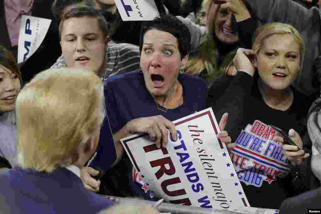 Robin Roy (C) reacts as U.S. Republican presidential candidate Donald Trump greets her at a campaign rally in Lowell, Massachusetts, Jan. 4, 2016.