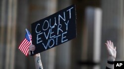 Политичките табори бараат начин да дојдат до секој можен глас на изборите