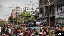 Des manifestants tentent d'atteindre la frontière entre la République démocratique du Congo et le Rwanda lors d'une marche à Goma, dans l’est congolais, le 15 juin 2022. (Photo de Michel Lunanga/AFP).