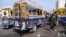 Le "car rapide", transport en commun sénégalais, en voie de disparition