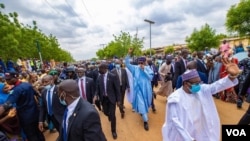 Shugaba Buhari yana komawa gida bayan kammala sallar Idi a Daura