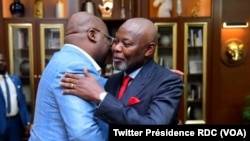 Mokonzi ya mboka ya RDC Félix Tshisekedi ayambi mokambi ya kala ya ndako na ye ya mosala Vital Kamerhe na Cité ya Union africiane, Kinshasa, le 28 juin 2022.