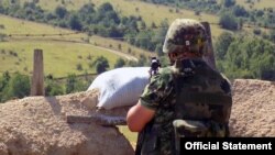 Pripadnici Vojske Srbije vežbaju za učešće u mirovnoj misiji UN u Libanu, na poligonu "Borovac" i u bazi "Jug", na fotografiji objavjenoj 4. jula 2022. (Foto: Ministarstvo odbrane)