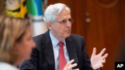 메릭 갈랜드 미 법무장관이 6일 워싱턴 D.C. 시내 청사에서 '북극성 작전' 관련 브리핑을 하고 있다. 