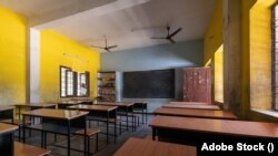 বাংলাদেশের একটি স্কুলের ফাঁকা শ্রেণীকক্ষ। 