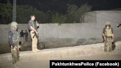 FIle - Polisi dan penegak hukum di Khyber Pakhtunkhwa, provinsi Perbatasan Peshawar, Pakistan.