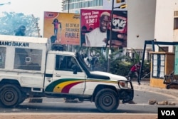 A protester hurls a rock at a police officer in Dakar, Senegal Friday, June 17, 2022. (Annika Hammerschlag/VOA)