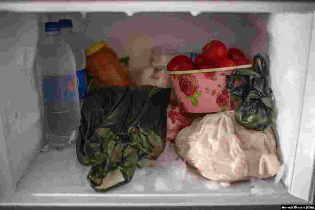 Mohamed’s family mainly eats their bread with cheese, jam, and raw vegetables to avoid the extra cost of cooking gas. Old Cairo, July 5, 2022. (Hamada Elrasam/VOA) 