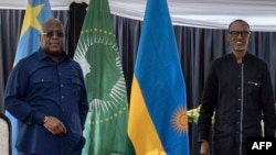 Président Oaul Kagame ya Rwanda (G) na Président Félix Tshisekedi (D) na Rubavu, Rwanda, 25 juin 2021.