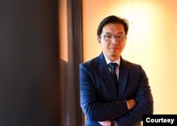 位于台北的前新浪网及微博台湾负责人郑伟柏