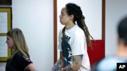 Zvezda WNBA lige Britni Grajner u sudnici blizu Moskve (Foto: AP/Alexander Zemlianichenko)