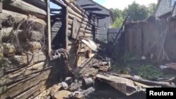 우크라이나 북동부 수미 주의 건물이 공습 직후 파괴돼 있다. (자료사진=우크라이나 경찰 영상 캡쳐)